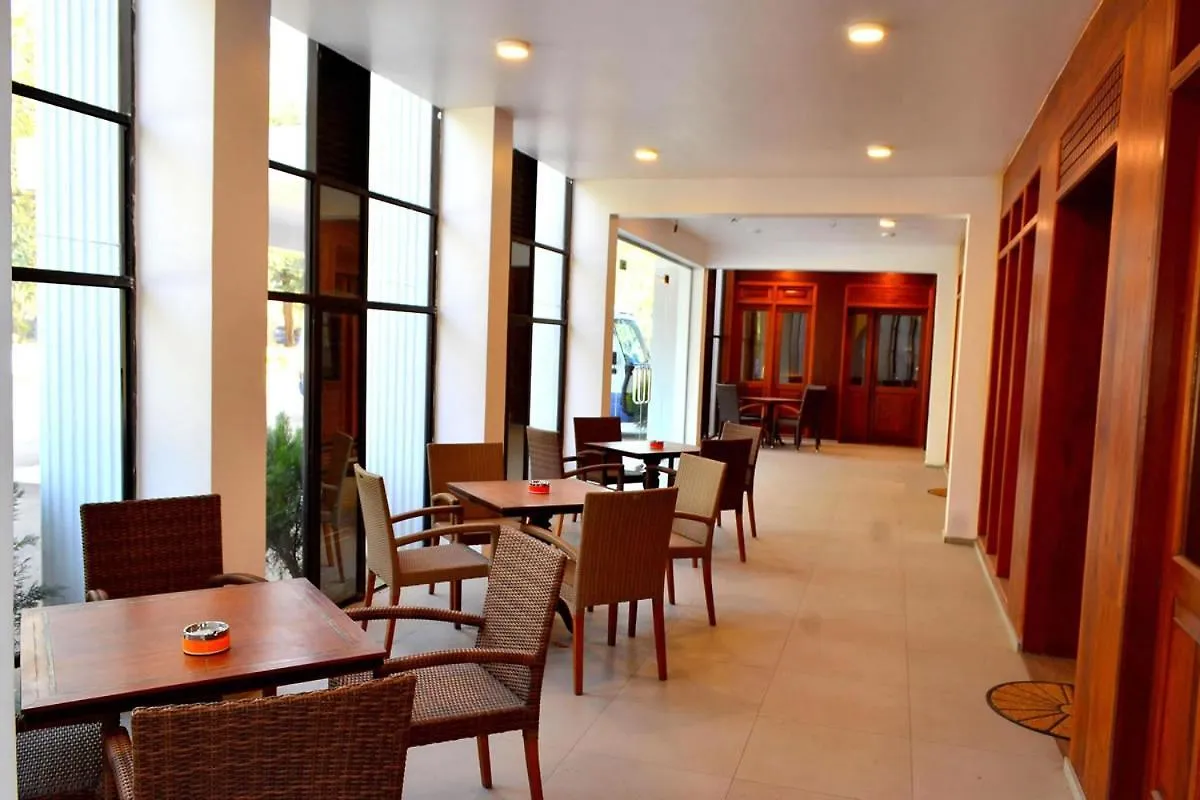 Good Wood Airport Hotel Katunayake 4*,