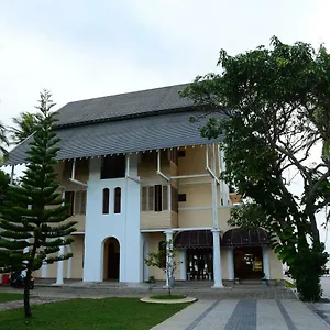 Hotel Leaf On Lagoon