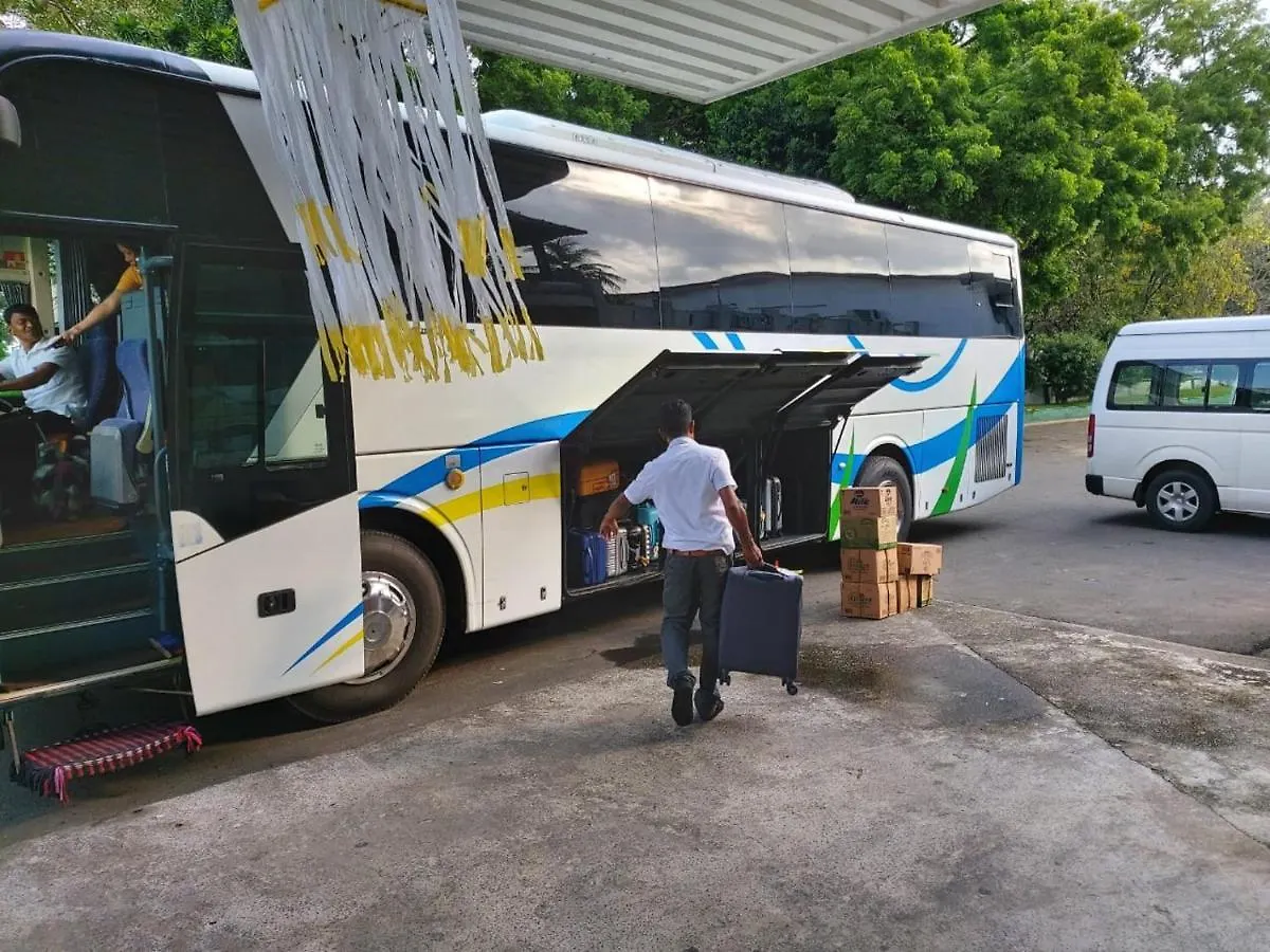 Good Wood Airport Hotel Катунаяка